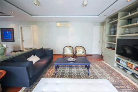 Apartamento à venda com 3 suítes em Real Parque, São Paulo, SP
