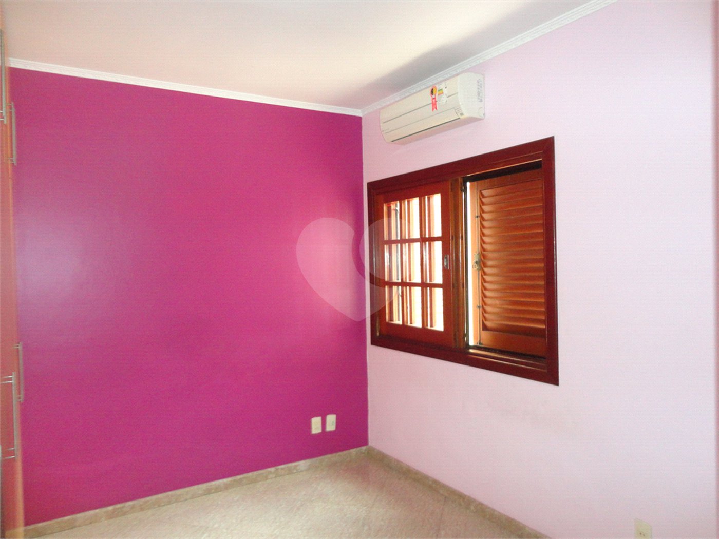 Casa à venda com 3 quartos, sendo 1 suíte, em Santa Marina, Valinhos, SP