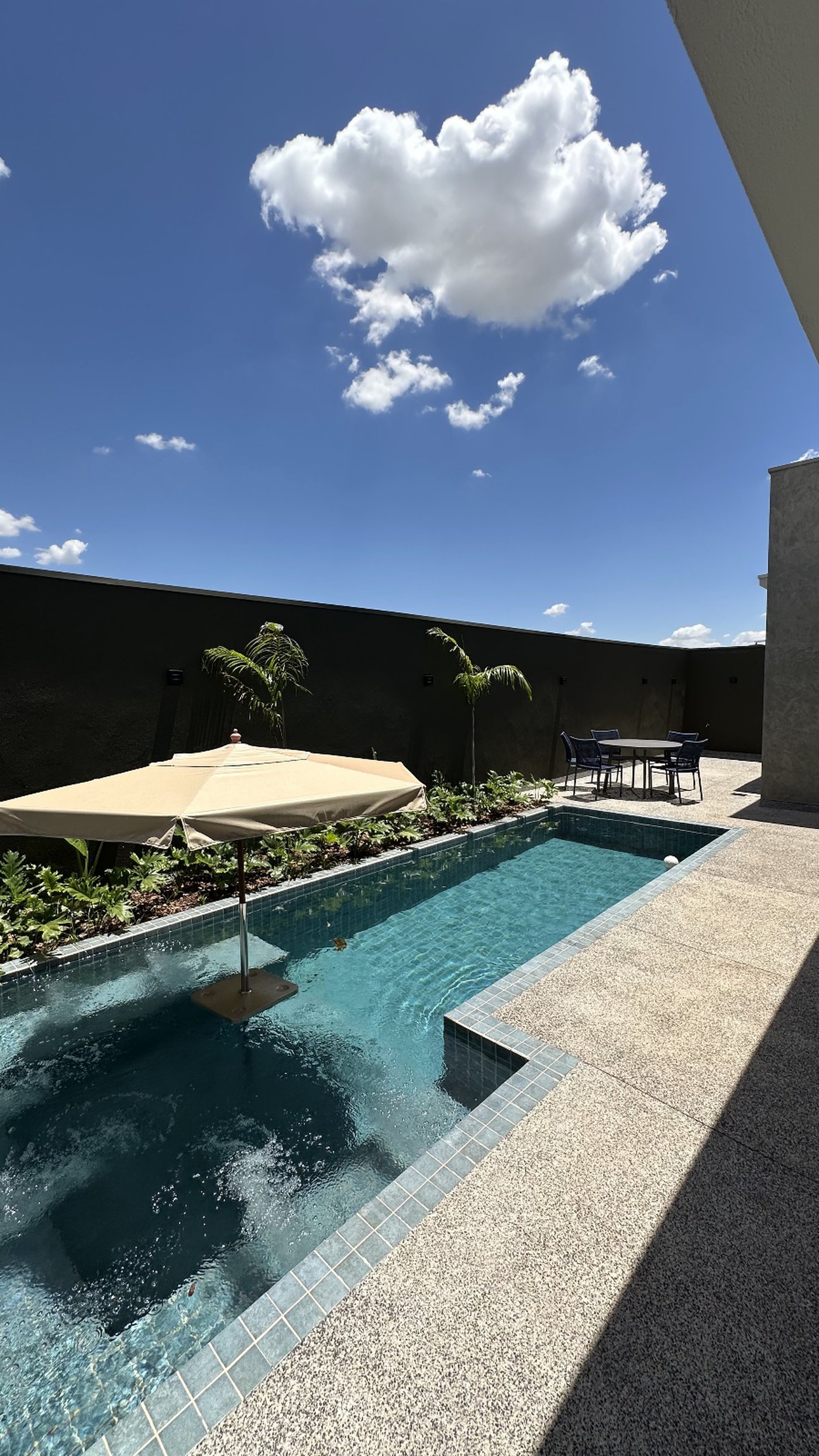 Casa à venda com 4 quartos, sendo 2 suítes,  no condomínio Damha IV, Presidente Prudente - SP