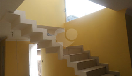 Casa à venda com 3 quartos, sendo 1 suíte,  no condomínio Nair Ramos Shuring, São Paulo - SP