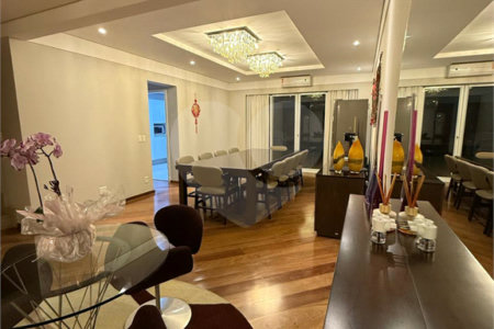 Casa à venda com 4 suítes no condomínio East Village, São Paulo - SP