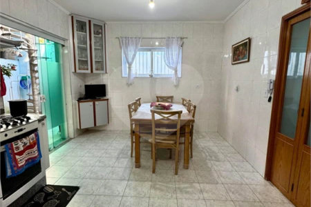 Sobrado à venda com 4 quartos, sendo 1 suíte,  em Vila Cleonice, São Paulo, SP
