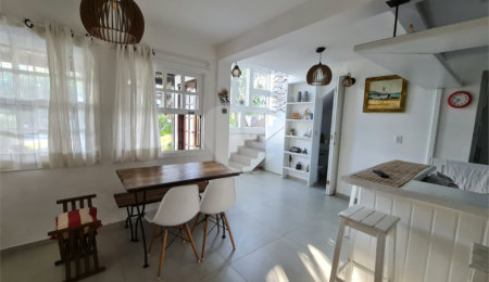 Casa em condomínio à venda com 2 quartos, sendo 1 suíte,  em Manguinhos, Armação dos Búzios, RJ