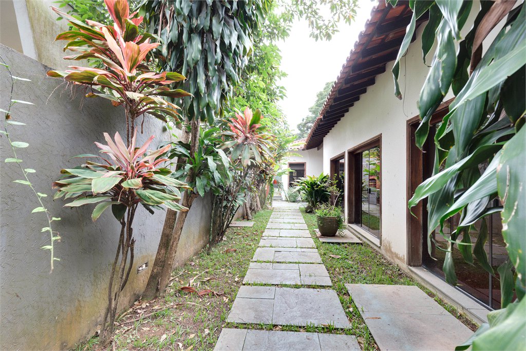 Casa Térrea à venda com 4 quartos, sendo 2 suítes, em Alto da Boa Vista, São Paulo, SP