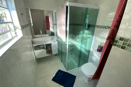 Sobrado à venda com 3 quartos, sendo 1 suíte, em Monte Castelo, São José dos Campos, SP