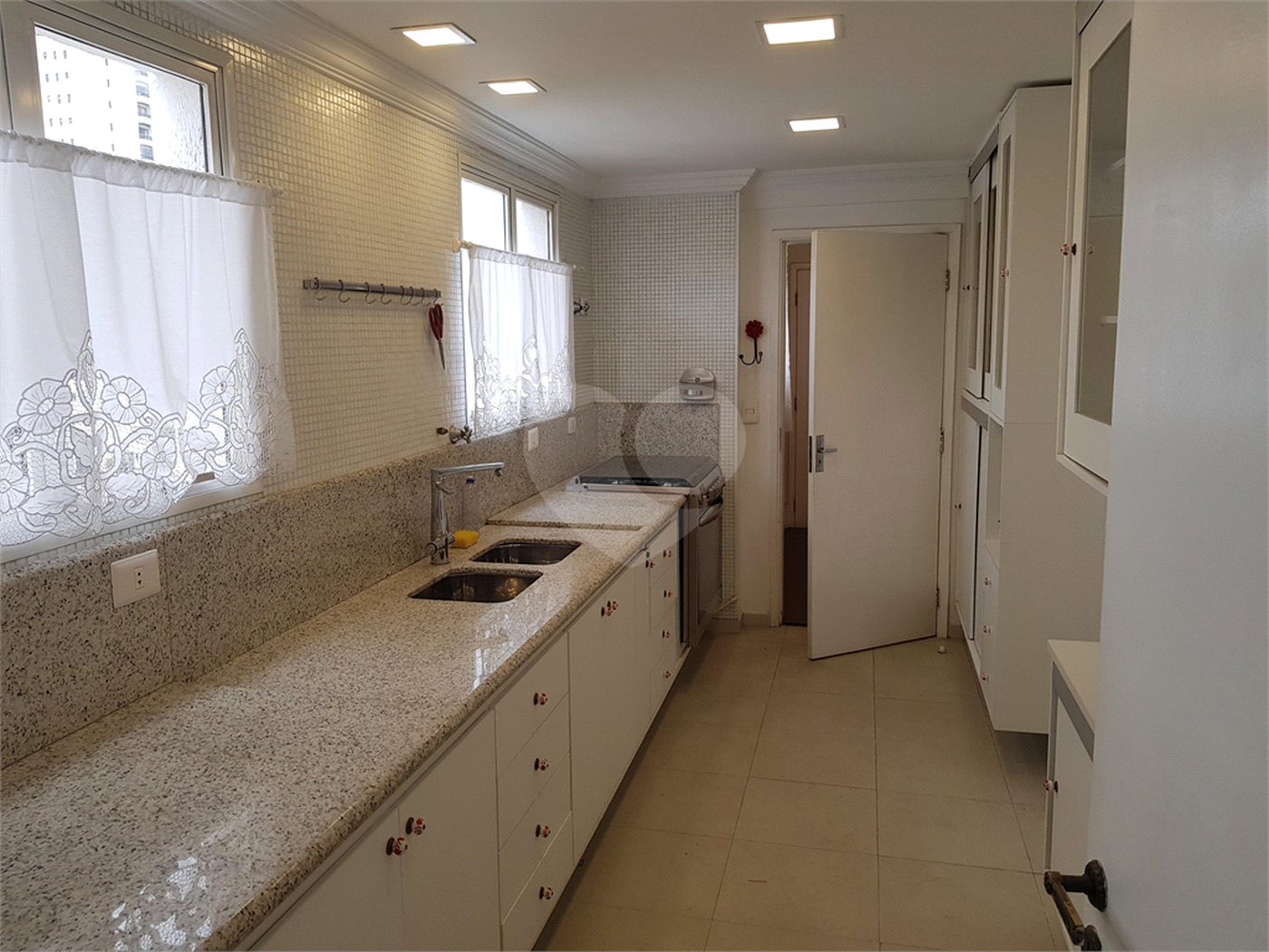 Apartamento à venda com 4 quartos, sendo 1 suíte, em Morumbi, São Paulo, SP