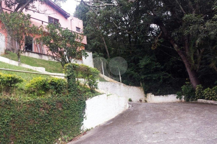 Casa à venda ou para alugar com 4 quartos, sendo 1 suíte, no condomínio Estrada Armando Barbosa ,6300, Mairiporã - SP