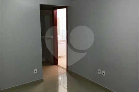 Casa à venda com 3 quartos, sendo 1 suíte,  no condomínio Residencial Eldorado, São Carlos - SP