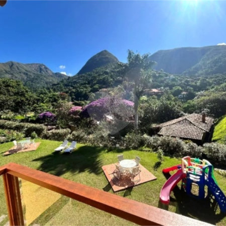 Casa à venda com 4 suítes no condomínio Quinta do Lago, Petrópolis - RJ