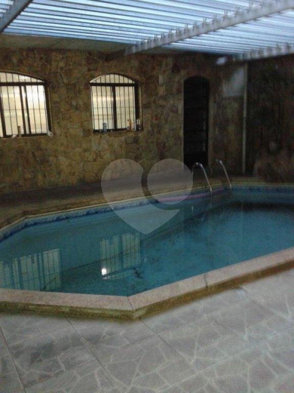 Sobrado à venda com 3 suítes em Vila Nivi, São Paulo, SP