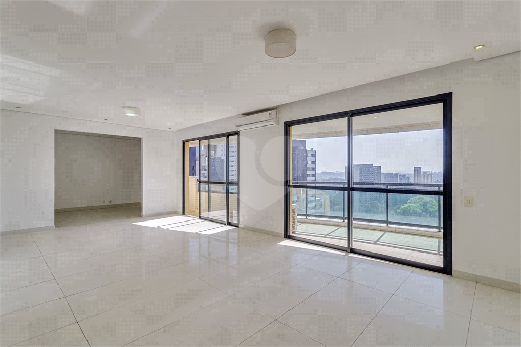 Apartamento à venda com 3 quartos, sendo 1 suíte, em Morumbi, São Paulo, SP
