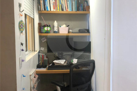 Apartamento à venda com 3 quartos, sendo 1 suíte, em Jardim Parque Morumbi, São Paulo, SP