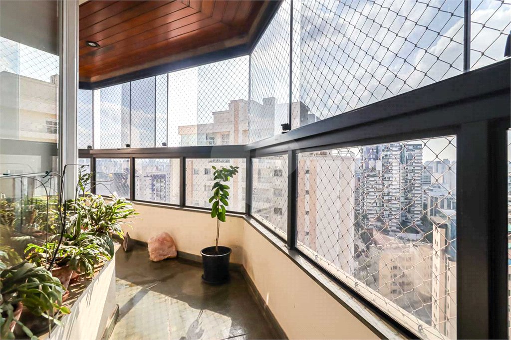 Cobertura à venda com 4 quartos, sendo 3 suítes,  em Vila Uberabinha, São Paulo, SP