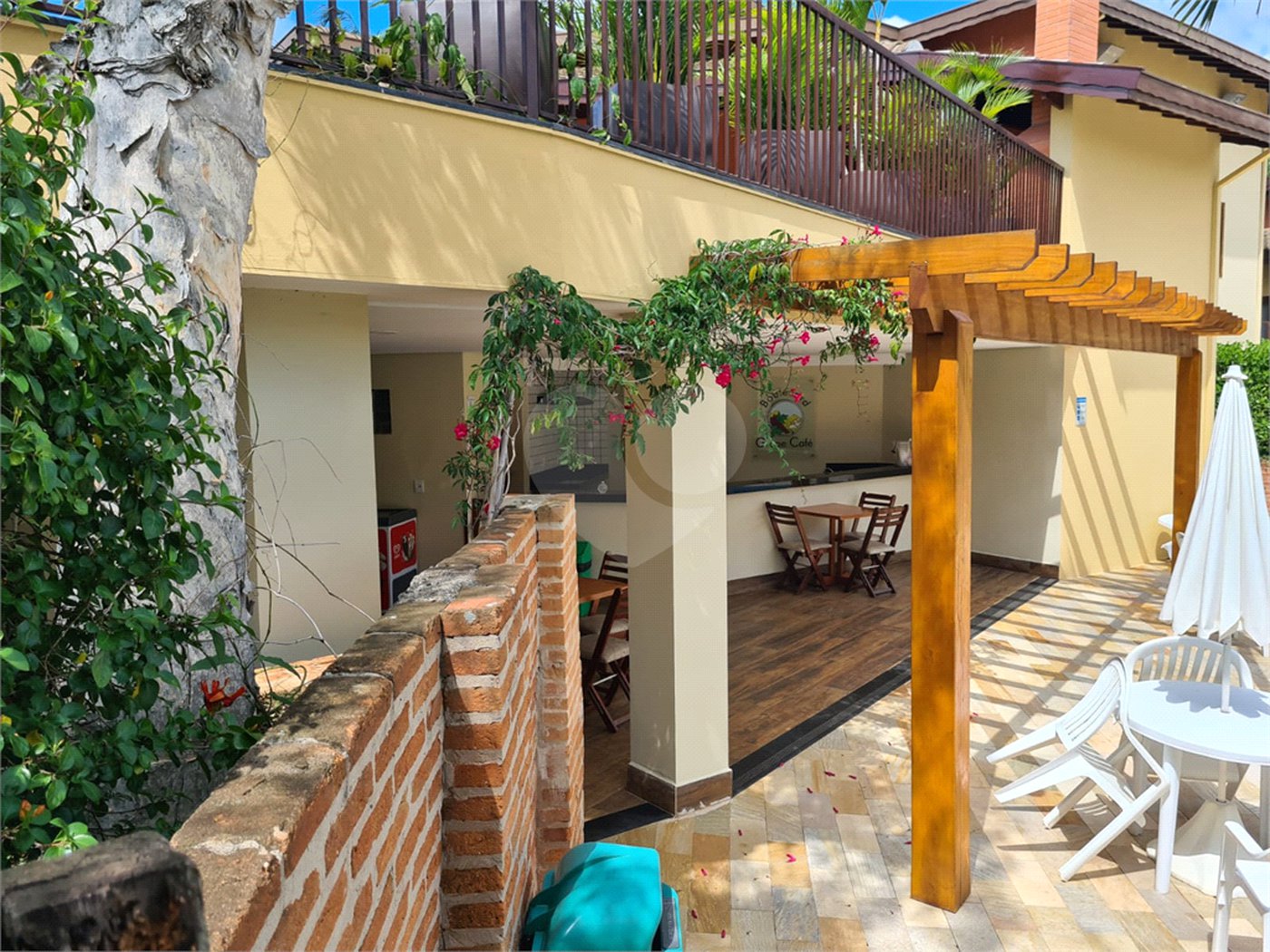 Casa à venda com 4 quartos, sendo 2 suítes, no condomínio Residencial Grape Village, Vinhedo - SP