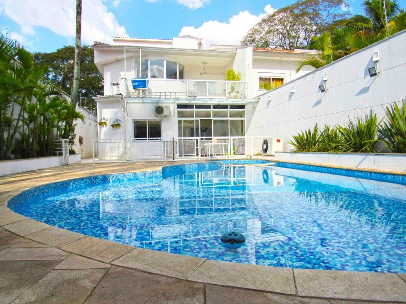 Sobrado à venda com 4 quartos, sendo 3 suítes, em Brooklin, São Paulo, SP
