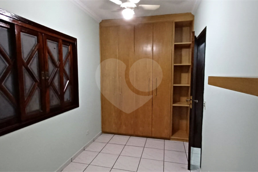 Sobrado à venda com 3 quartos, sendo 1 suíte, em Parque Renato Maia, Guarulhos, SP