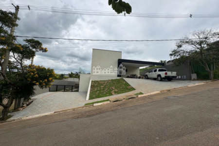 Casa à venda com 3 suítes no condomínio Shamballa III, Atibaia - SP