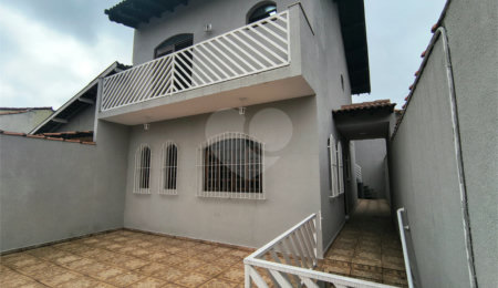 Sobrado à venda com 3 quartos, sendo 1 suíte,  em Jardim D'abril, Osasco, SP