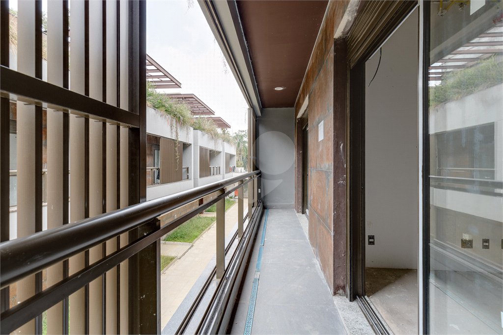 Casa à venda com 4 quartos, sendo 3 suítes, no condomínio Jardim Chapel, São Paulo - SP