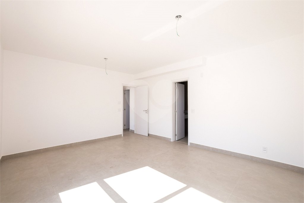 Apartamento à venda com 3 quartos, sendo 1 suíte,  em Vila Sofia, São Paulo, SP