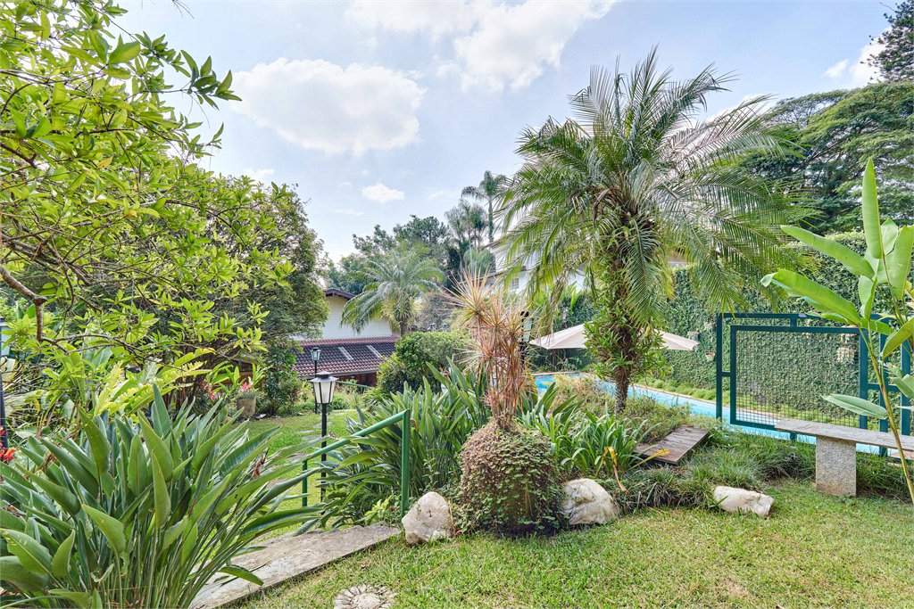 Casa à venda com 4 quartos, sendo 2 suítes, em Jardim Cordeiro, São Paulo, SP