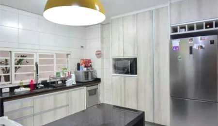 Sobrado à venda com 3 quartos, sendo 1 suíte,  em Vila Morse, São Paulo, SP
