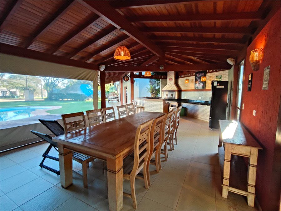 Casa à venda com 7 quartos, sendo 4 suítes, no condomínio Riviera de Santa Cristina XIII, Paranapanema - SP