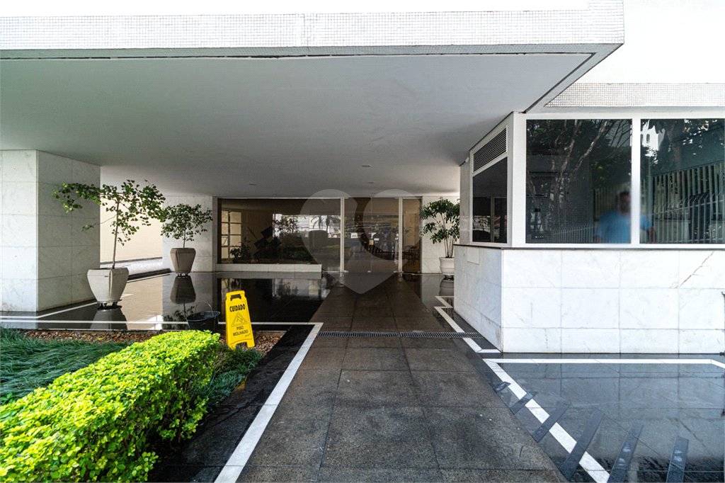 Apartamento à venda ou para alugar com 4 quartos, sendo 1 suíte,  em Jardim América, São Paulo, SP