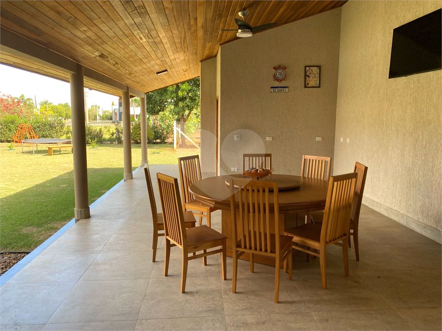 Casa à venda com 4 quartos, sendo 3 suítes, no condomínio Primavera, Salto - SP