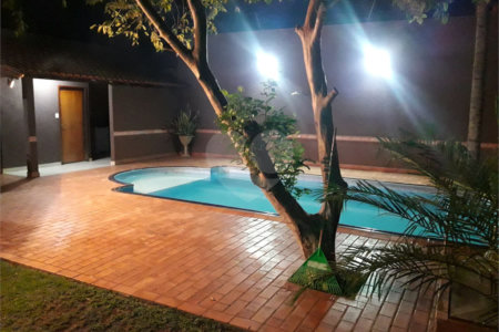 Casa à venda com 3 quartos, sendo 1 suíte, no Centro, Paranaíba, MS