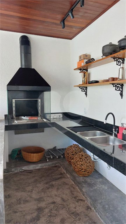Casa à venda com 2 quartos, sendo 1 suíte, no Centro, Santa Cruz Cabrália, BA