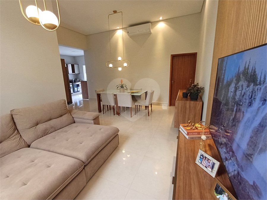Casa à venda com 3 quartos, sendo 1 suíte, no condomínio Mantova, Indaiatuba - SP