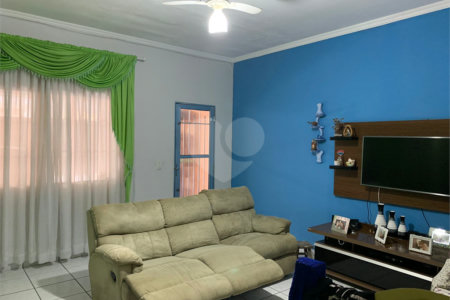 Sobrado à venda com 3 quartos, sendo 2 suítes, em Jardim São Lázaro, Ferraz de Vasconcelos, SP