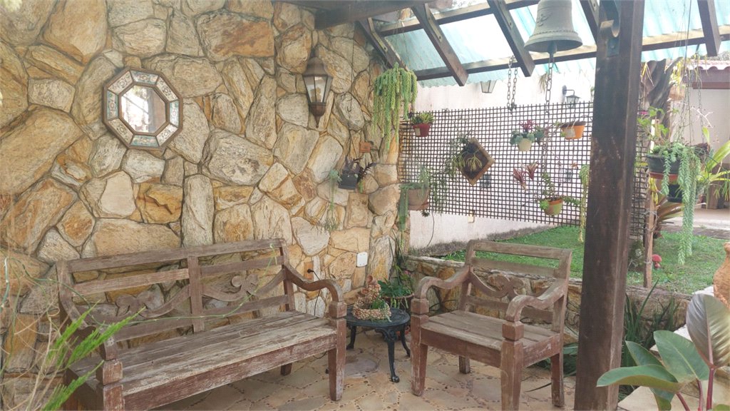 Casa à venda ou para alugar com 5 quartos, sendo 1 suíte, em Cumbari, Mairiporã, SP