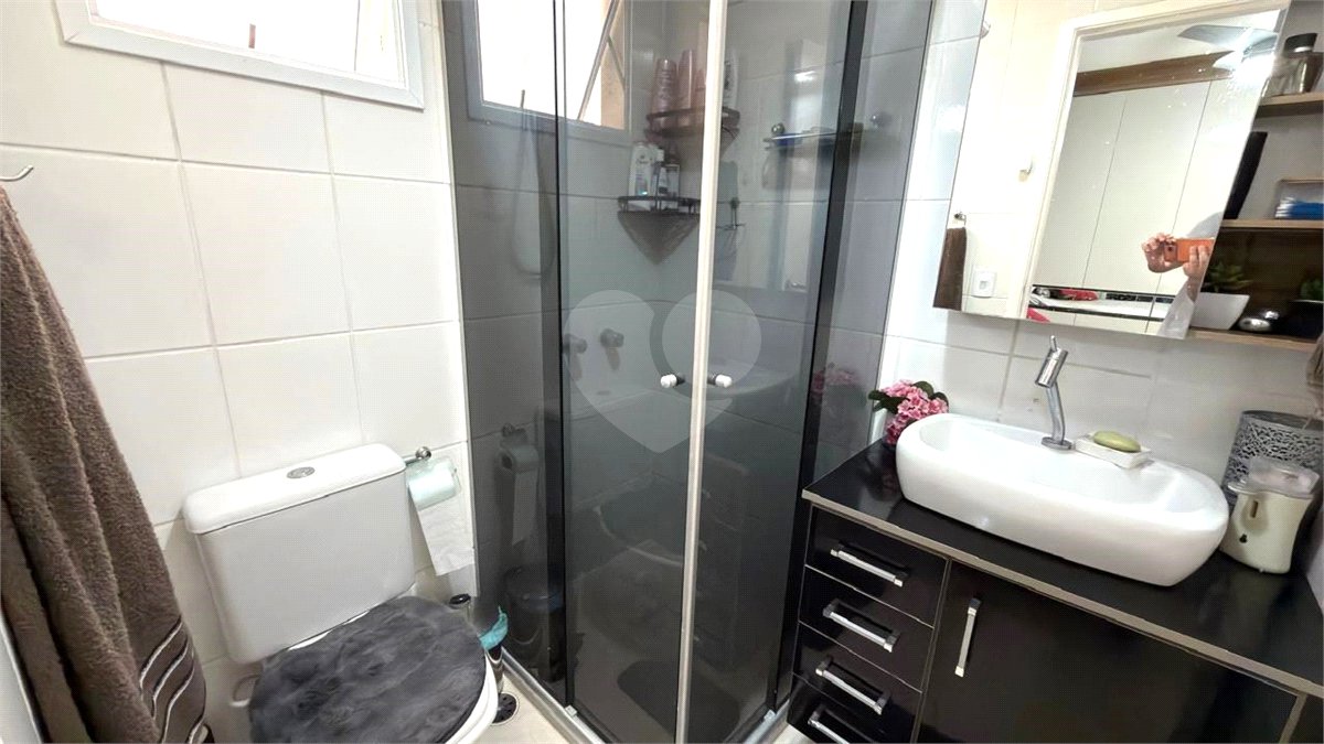 Apartamento à venda com 3 quartos, sendo 1 suíte,  em Vila Paulo Silas, São Paulo, SP