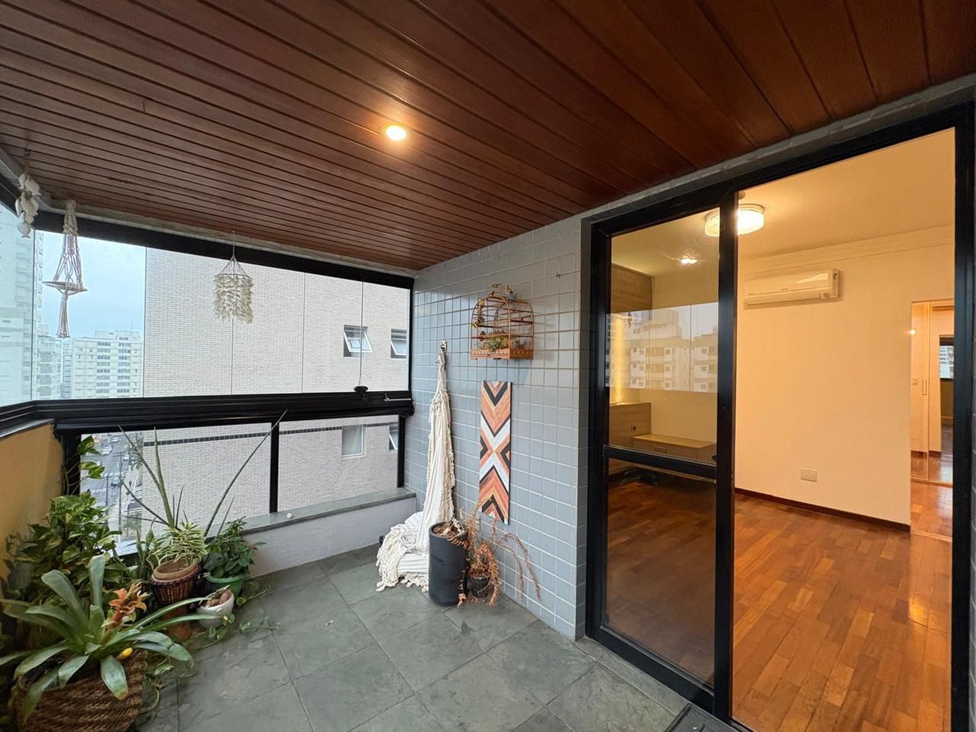 Apartamento com 3 dormitórios à venda, 145 m² por R$ 1.350.000,00 - Pompéia - Santos/SP