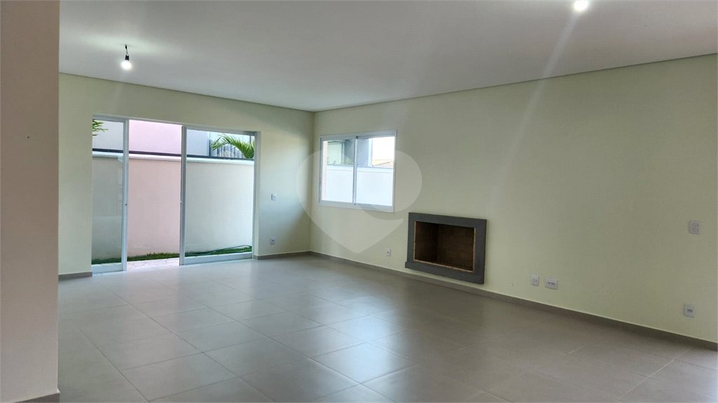 Casa à venda com 4 suítes no condomínio Santa Isabel I, Louveira - SP