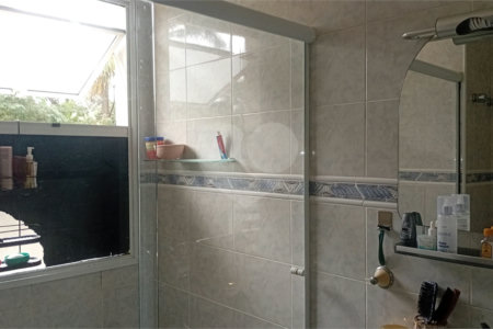 Casa à venda com 4 quartos, sendo 2 suítes, no condomínio Canamari, São Paulo - SP