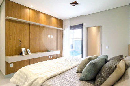 Casa Térrea – Condomínio Maria Cândida - 300 m² de terreno - 212 m² de área construída - 4 vagas de garagem, sendo 2 cobertas - Sala de jantar e estar integradas, com pé-direito duplo e cortina - 3 suítes com ar-condicionado, sendo 1 master com closet – planejado – Roupeiro – Escritório - Cozinha