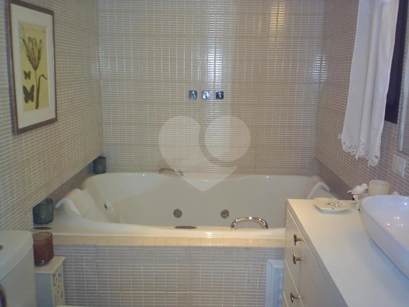 Apartamento á venda na Vila Olímpia de 156m² com 3 dormitórios, 1 suíte e 2 vagas.