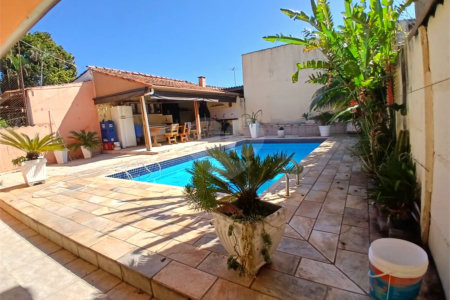 Casa à venda com 3 quartos, sendo 2 suítes, em Jardim Brogotá, Atibaia, SP