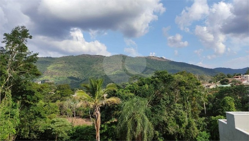Sobrado à venda com 4 quartos, sendo 2 suítes,  em Recreio Maristela, Atibaia, SP