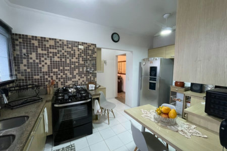 Apartamento 3 dormitórios com 2 suítes, 2 vagas demarcadas, no Embaré, Santos