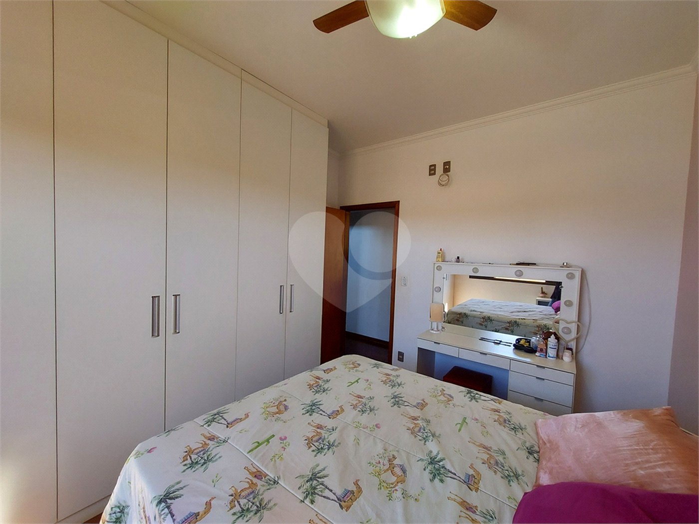 Casa à venda com 4 quartos, sendo 2 suítes, no condomínio Nascente do Jaraguá, Araraquara - SP