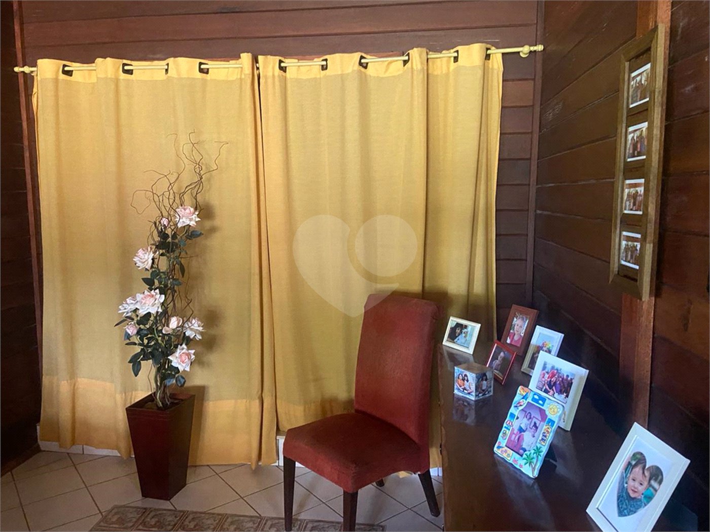 Casa à venda com 3 quartos, sendo 1 suíte,  no Centro, Araçoiaba da Serra, SP