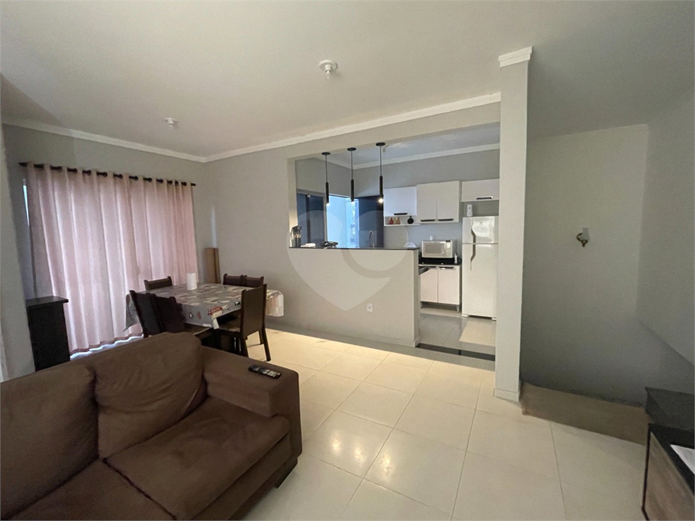 Casa à venda com 4 quartos, sendo 1 suíte, no condomínio Horto Florestal II, Sorocaba - SP