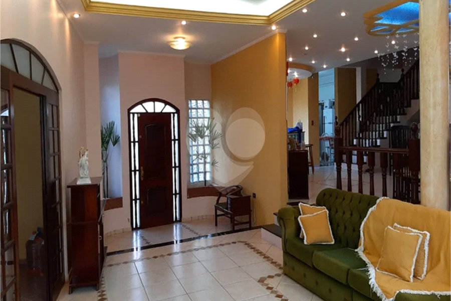 Casa à venda com 6 quartos, sendo 4 suítes, no condomínio Alpes da Cantareira, Mairiporã - SP