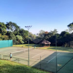Casa em condomínio Impecável, 4 dorms / 2 suítes, varanda gourmet, piscina, 3 lareiras