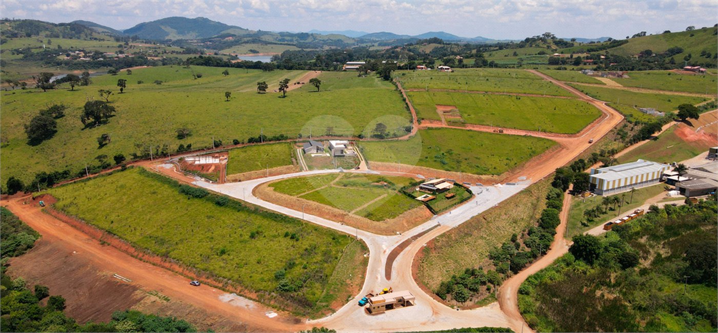 Terreno em Joanópolis com 1.000 metros, condomínio fechado com portaria e segurança, pronto para construir