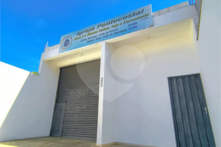 Imóvel disponível para venda com excelente localização e grande potencia, tambèm gerando uma renda passiva todos meses com contrato de aluguel ativo. Salão Comercial Perfeito para quem busca conforto, praticidade e um ótimo investimento